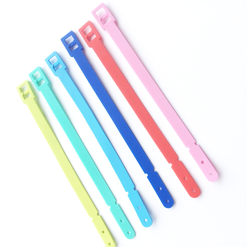 OEM ODM Acrylic Wood Silicone Beads Round Disc Necklace Lanyard Keychain ID Card Holder Beaded Lanyards for Teacher Gift Image 5
