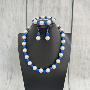 Bracciale, Orecchini e Collana con Perline Blu e Bianche Personalizzati, Perfetti come Regali per le Sorelle di Zeta Phi Beta - Product Image 2