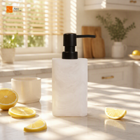 Flacon de shampoing portable en polycarbonate écologique, recyclable, doux, confortable, éclaircissant, avec pompe, finition mate blanc et noir, modèle Aleo Square Swirl
