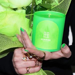 <span class=keywords><strong>Bougie</strong></span> parfumée au parfum <span class=keywords><strong>d</strong></span>'huile <span class=keywords><strong>de</strong></span> <span class=keywords><strong>massage</strong></span> corporel en <span class=keywords><strong>cire</strong></span> <span class=keywords><strong>de</strong></span> soja saine <span class=keywords><strong>de</strong></span> luxe Bocal en verre <span class=keywords><strong>de</strong></span> couleur verte classique Faveurs <span class=keywords><strong>de</strong></span> mariage <span class=keywords><strong>Bougie</strong></span> parfumée - Product Image 5