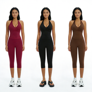 Ensemble deux pièces pour femme, haut dos nu sexy uni et respirant, legging capri taille haute avec logo frontal, ensemble de yoga d'été - Product Image 1