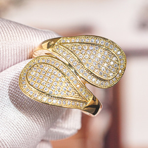 Anello scintillante stile principessa per donna, elegante gioiello da dito alla moda - Product Image 4