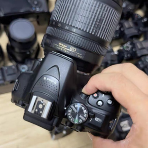 Cámara Digital <span class=keywords><strong>Nikon</strong></span> <span class=keywords><strong>D5300</strong></span> + Lente con Zoom VR de 18-105 mm, Diseño Compacto, Video Full HD para Principiantes y Fotografía al Aire Libre - Product Image 2