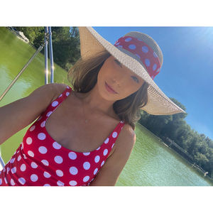Cappello da sole rosso e bianco a pois Pea Street - Product Image 1