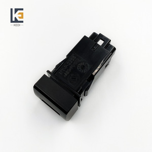 Cargador de coche KEDI 12V USB tipo A de carga rápida para vehículos Toyota - Product Image 2