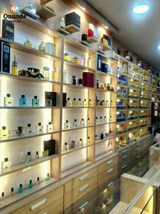 ร้านน้ำหอมระดับไฮเอนด์แบบคีออส |   อุปกรณ์ตกแต่งพร้อมดีเทลสีทองแบบกำหนดเอง และโซลูชั่นตกแต่งภายในครบวงจร - Product Image 3