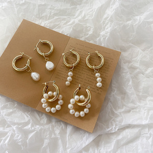 2025 nuevo diseño coreano mujeres niñas moda agua dulce perla gota pendientes elegantes de alta calidad 18K oro Huggie pendientes de aro - Product Image 1