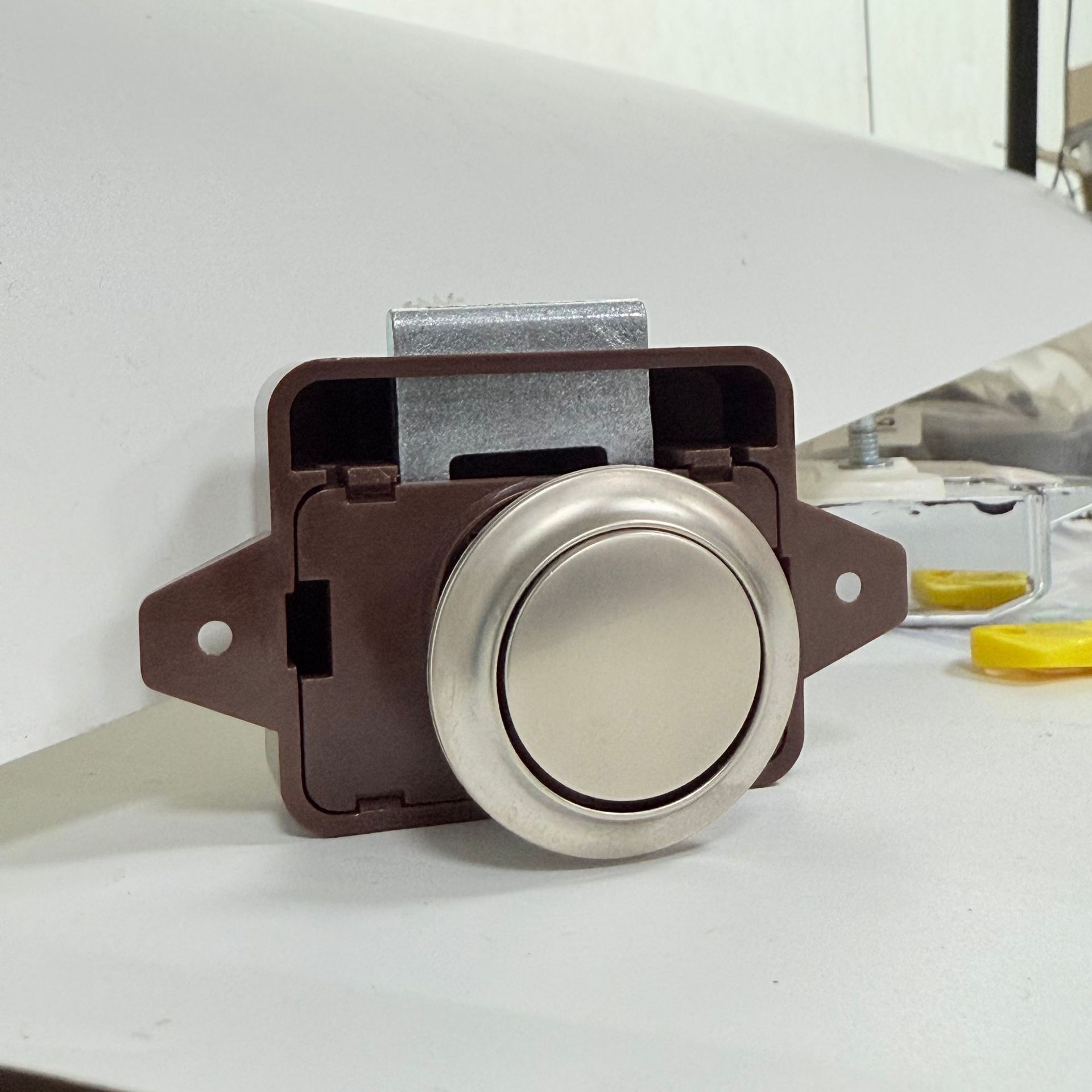 Anello in nichel marrone