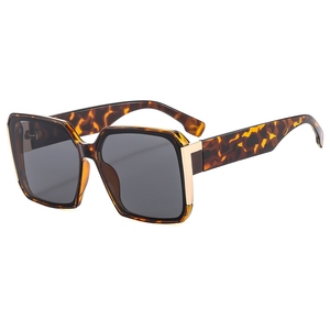 Lunettes de soleil de luxe de créateur, monture épaisse carrée dégradée, unisexe, pour femmes, avec verres acryliques UV400 et monture en métal/PC - Product Image 3