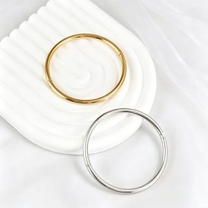 Pulsera <span class=keywords><strong>de</strong></span> Acero Inoxidable Minimalista <span class=keywords><strong>para</strong></span> Mujer, Brazalete <span class=keywords><strong>de</strong></span> Titanio Antideslustre con Hebilla Lisa, Joyería <span class=keywords><strong>de</strong></span> Acero Inoxidable, Regalo <span class=keywords><strong>de</strong></span> Cumpleaños al por Mayor - Product Image 4