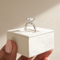 10K 14K 18K Som Altın Lüks Unisex IGI Sertifikalı DEF VS-VVS Zümrüt Kesim Laboratuvarda Yetiştirilmiş Elmas Yüzük Nişan Alyansı