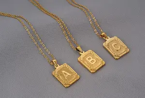 Cadena de acero inoxidable chapada en oro con letras del alfabeto cuadradas, collar de joyería