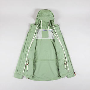 Veste en tissu ciré pour homme avec logo personnalisé, veste coupe-vent à coque rigide, veste d'extérieur verte Cortavientos - Product Image 2