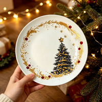 Assiette de Noël en céramique rouge et verte avec motifs de brindilles de pin, vaisselle festive pour la maison, l'hôtel et le restaurant