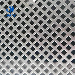 Tôle perforée en acier inoxydable à trous carrés pour le criblage industriel et les protections de machines - Product Image 5