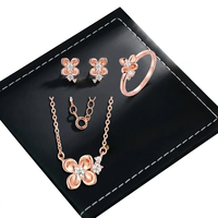 Set Perhiasan Bunga Perak Sterling 925 Berlapis Emas Rose Gold QX Custom Made, Anting Kalung Cincin CZ Grosir OEM ODM Dibuat Sesuai Pesanan