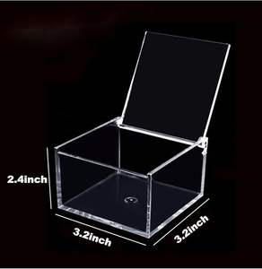 Grande boîte de présentation carrée en acrylique personnalisée au design moderne avec couvercle à charnière - Product Image 1