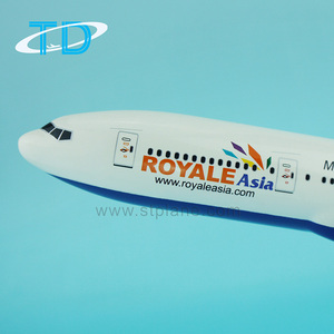 Tongde Boeing 777-<span class=keywords><strong>200</strong></span> 1/<span class=keywords><strong>200</strong></span> 32cm Anpassbares Plastik-Modellflugzeug mit Royale Asia Lackierung, Sammlerstück - Product Image 4
