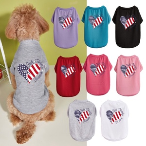 T-shirt per cani Bichon Teddy per il Giorno dell'Indipendenza Americana, con bandiera a cuore, in poliestere traspirante, per il tempo libero, costume creativo per feste - Product Image 1