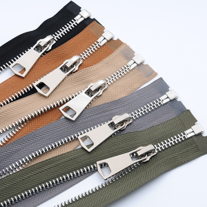 Fermetures éclair métalliques personnalisées en laiton lourd à verrouillage automatique, à glissière ouverte, <span class=keywords><strong>pour</strong></span> vêtements et sacs - Product Image 1