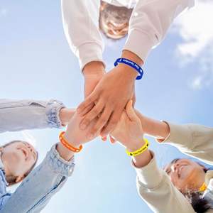 Braccialetto di gomma impermeabile personalizzato logo e informazioni Marvel supereroe in Silicone stile cartone animato - Product Image 5