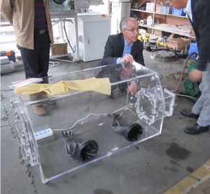 Exw giá plexiglass glovebox phòng thí nghiệm băng ghế dự bị-<span class=keywords><strong>top</strong></span> Acrylic PMMA chân không trong suốt Hộp Găng Tay với tùy chọn Kích thước hộp & chân không mặt bích - Product Image 2