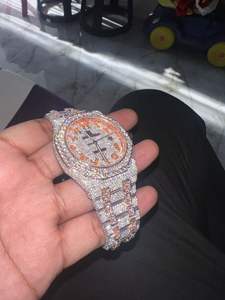 Reloj de diamantes personalizado de lujo para hombres y mujeres Reloj de pulsera de cuarzo de acero inoxidable helado de gama alta con diamantes simulados completos - Product Image 2