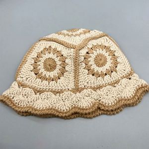 Sombrero de Pescador de Ganchillo Floral Hecho a Mano, Gorro de Invierno Tejido para Mujer - Product Image 3