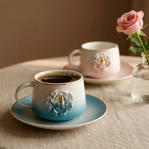 Ensemble de tasses à expresso turques en porcelaine émaillée, design en relief, design moderne, tasse à café et soucoupe avec bordure dorée - Product Image 2