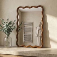 Miroir mural en bois avec cadre ondulé Art Déco INNOVA Accent Home pour salon et salle de bain