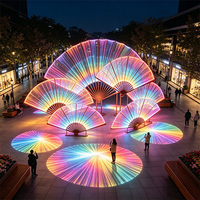 Patung Kipas Lipat LED Stainless Steel untuk Luar Ruangan, Pencahayaan Landmark RGB Berubah Warna untuk Taman Hiburan dan Pusat Perbelanjaan