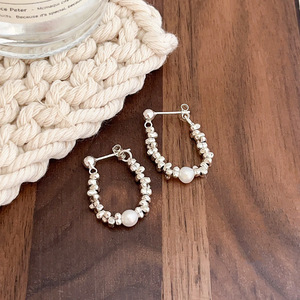 Pendientes de aro de plata de ley S925 con perlas en forma de U para mujer, uso diario, color blanco, poste para la oreja de plata 925 - Product Image 2