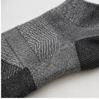 Chaussettes de sport grises invisibles pour hommes, en gros, chaussettes d'été tricotées avec soutien de la voûte plantaire et amorti léger pour le soulagement de la fasciite plantaire
