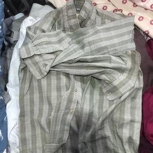 Stock <span class=keywords><strong>de</strong></span> ropa usada para hombre, camisas <span class=keywords><strong>de</strong></span> segunda mano para hombre, mezcla al por mayor, camisa <span class=keywords><strong>de</strong></span> manga corta larga para hombre en fardos - Product Image 3