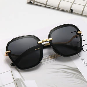 Lunettes de soleil légères pour femmes, lunettes de soleil polarisées à la mode pour femmes - Product Image 1