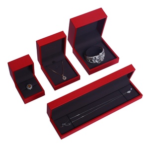 Boîte de rangement pour bijoux en similicuir rouge avec logo personnalisable, style simple, pour bagues, colliers et boucles d'oreilles - Product Image 3