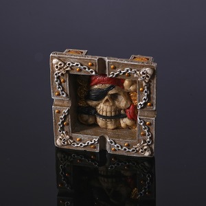 Witt Square One-eyed Pirate Skeleton cendrier résine Halloween horreur scène avec bar fumée tasse - Product Image 3