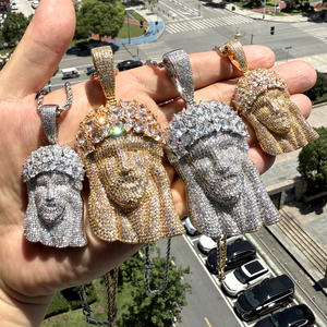 <span class=keywords><strong>Collana</strong></span> da <span class=keywords><strong>Uomo</strong></span> Hip Hop con Ciondolo Gesù in Due Misure e Catena a Maglie in Ottone, Placcata con Diamanti Zirconi Cubici Effetto Ghiaccio - Product Image 3