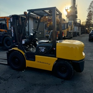 Montacargas Diésel Komatsu FD30T-17 Usado Original de Japón, 3 Toneladas, Mástil de Tres Secciones, Pocas Horas de Trabajo, Equipo de Manipulación para Almacén - Product Image 3