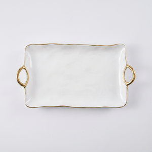 Plateau de service rectangulaire en porcelaine au design haut de gamme avec bordure dorée et poignées, design minimaliste pour plats et assiettes - Product Image 1