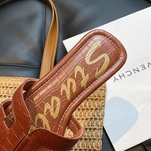 Babouches en Cuir de Haute Qualité pour Dames 2025, Sandales Plates d'Extérieur pour Femmes, Claquettes de Plage Classiques d'Été - Product Image 5