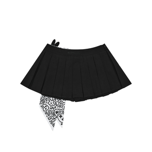 Jupe plissée premium Fluffy Rabbit, coupe classique, avec poupée lapin en peluche douce suspendue et bandana rose graphique - Product Image 4