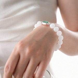 กำไลข้อมือหยกขาวเหอเถียนและโกเมนขายดีที่สุด ประดับคริสตัลสีน้ำตาลขนาด 10 มม. ถึง 14 มม. พร้อมเชือกถักยืดหยุ่นสูง - Product Image 2