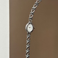 Jam Tangan Wanita Dial Oval Kecil Vintage Baru dengan Gelang Rantai Berongga untuk Pelajar Wanita, Jam Tangan Wanita Sederhana nan Indah untuk Hadiah