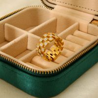 Ins Style Simple Design All-match Ring 18k Plaqué Or Acier Inoxydable Incrusté Zircon Carré Grille Anneau Étanche