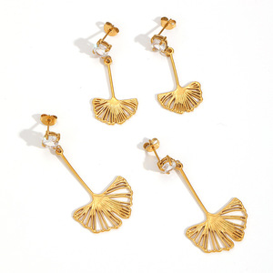 ต่างหูรูปใบแปะก๊วยแบบกลวง โทนสีทอง ประดับเพชรซิร์คอน สแตนเลสสตีล สำหรับใส่ทุกวัน - Product Image 2