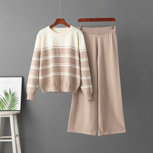 Conjunto de Dos Piezas de Punto Suave Personalizado para Mujer, Jersey a Rayas Horizontales, Pantalones Anchos con Cintura Elástica, Traje Minimalista para Vacaciones - Product Image 3