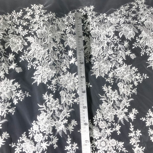 Abito da sposa di fascia alta ricamato con paillettes bianche, tessuto di maglia riempito di osso, tessuto da ricamo di posizionamento - Product Image 3