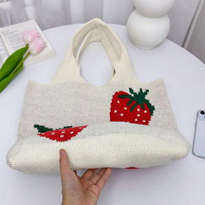 <span class=keywords><strong>Sac</strong></span> en crochet <span class=keywords><strong>à</strong></span> motif de fraises mignon personnalisé, grand <span class=keywords><strong>sac</strong></span> <span class=keywords><strong>à</strong></span> <span class=keywords><strong>main</strong></span> de style vacances pour les adolescentes, les étudiants, les voyages en plein air - Product Image 4