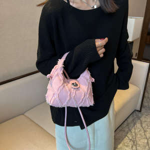 Nouveau sac à main en denim uni avec fourrure moelleuse et pompon pour femme, sac bandoulière à porter sur l'épaule - Product Image 3